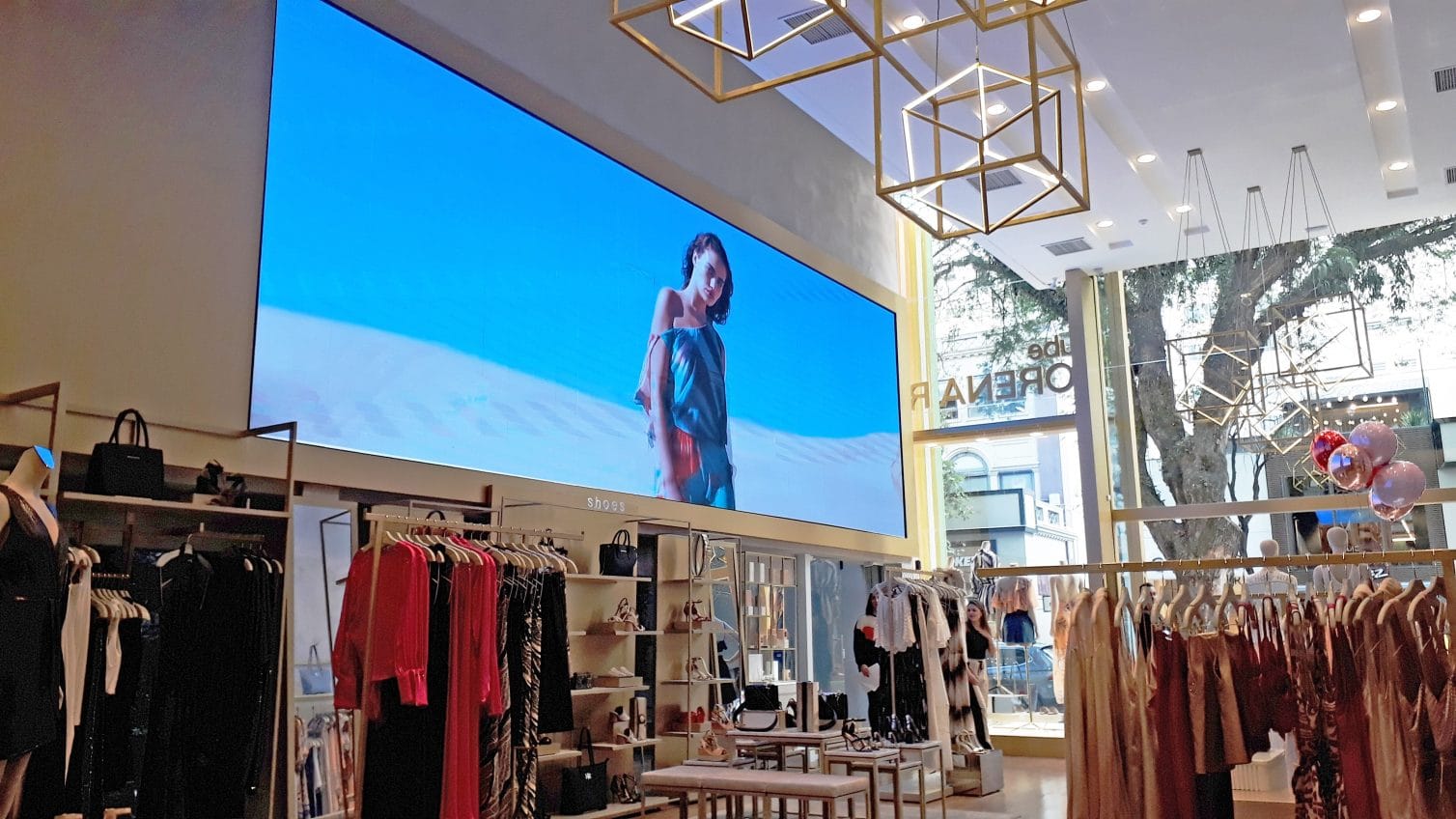Investir em Painel de LED é com a DShow.