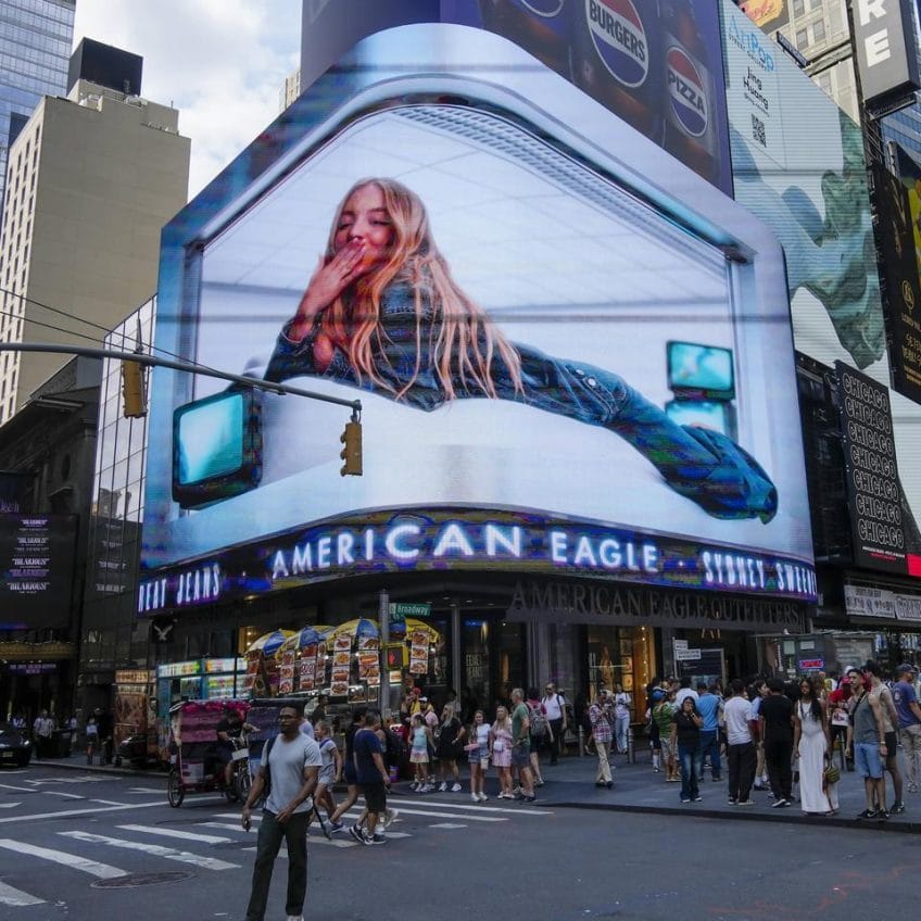 Painel de led na time square - American Eague