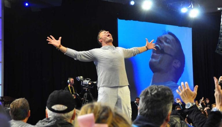 Painel de LED e Tony Robbins: Veja aqui