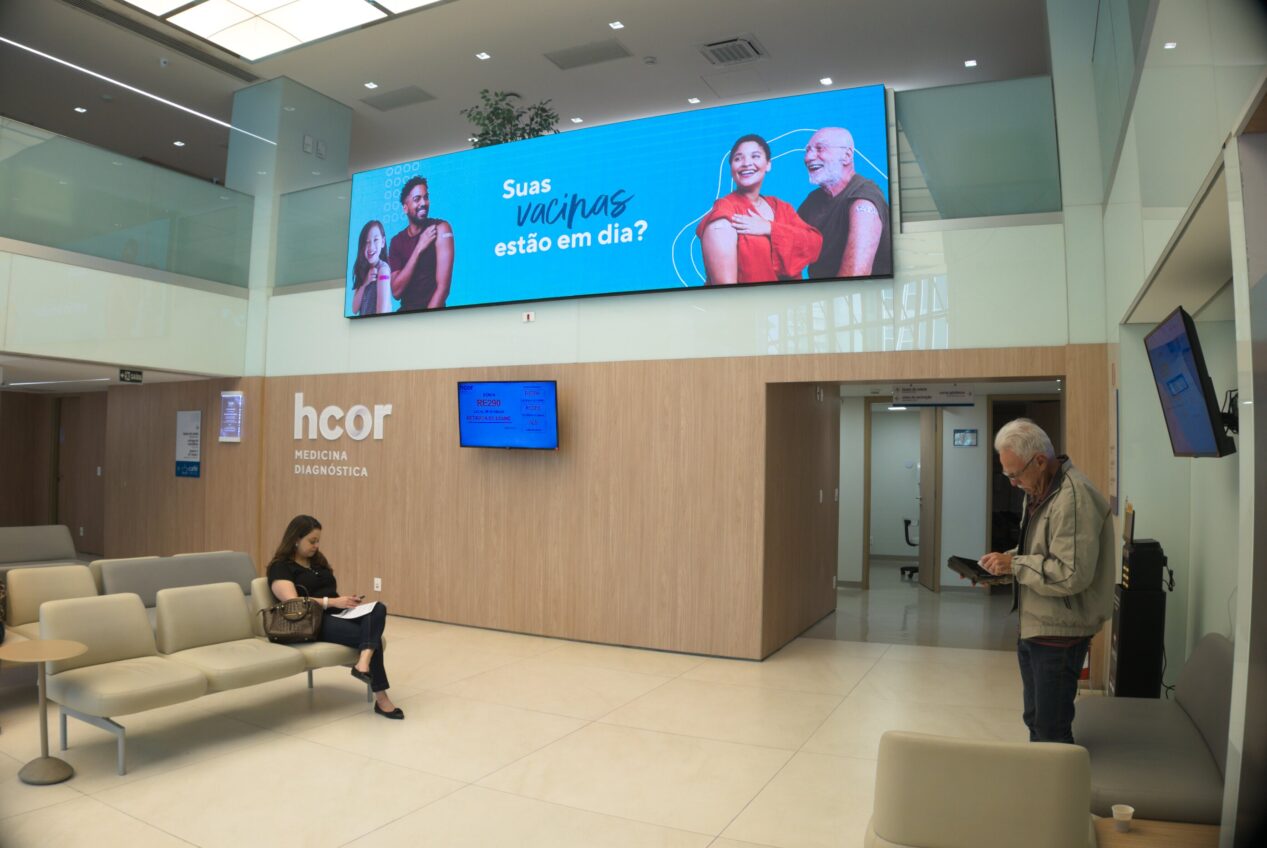 Painel de Led em Recepção de hospital