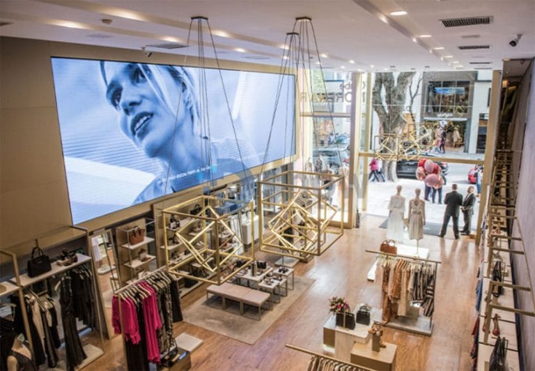 Vitrine Digital com LED: vantagens